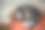 灰猫睡在暖气片旁的橙色沙发上。慵懒的家养宠物在寒冷的冬日里休息。图片下载