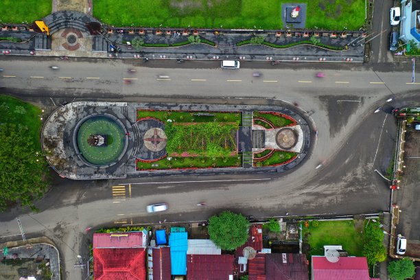 尼亚斯地震纪念碑图片下载