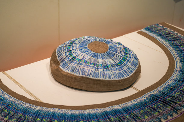 中国传统蓝色扎染布制品特写图片下载