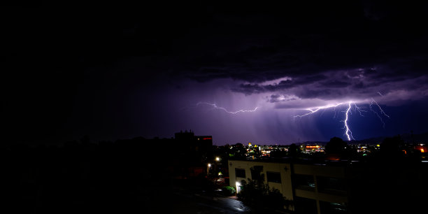 闪电掠过埃尔帕索图片下载