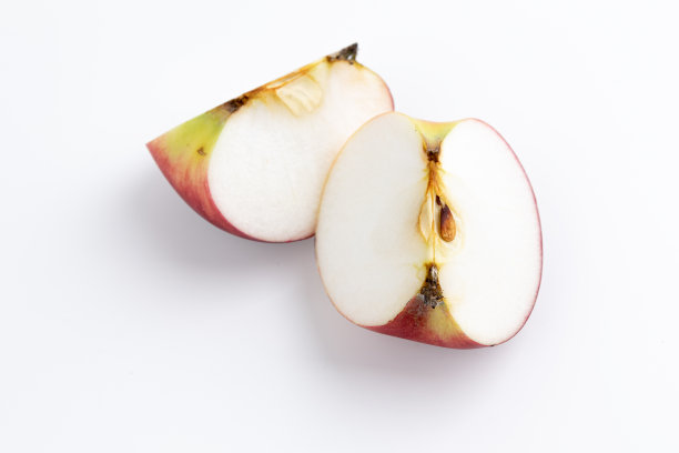 白色背景上孤立的苹果片图片下载