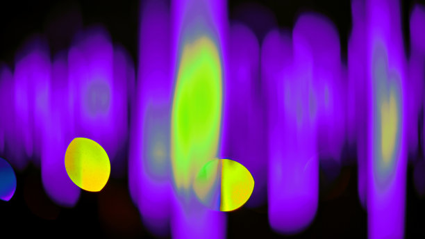 背景模糊抽象的彩色灯笼和装饰。街灯的散景纹理图片下载