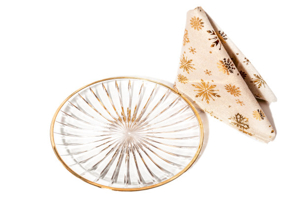 圣诞金装饰盘与圣诞桌布图片下载