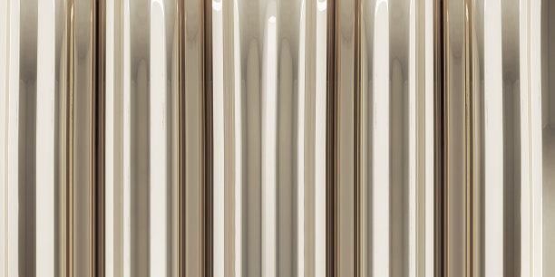 奢华、优雅、迷人的垂直条纹银色金属光泽，波浪和波纹表面图片下载