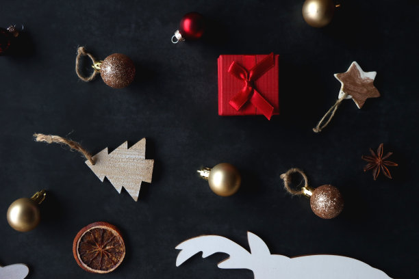 圣诞装饰，礼物和驯鹿图片下载