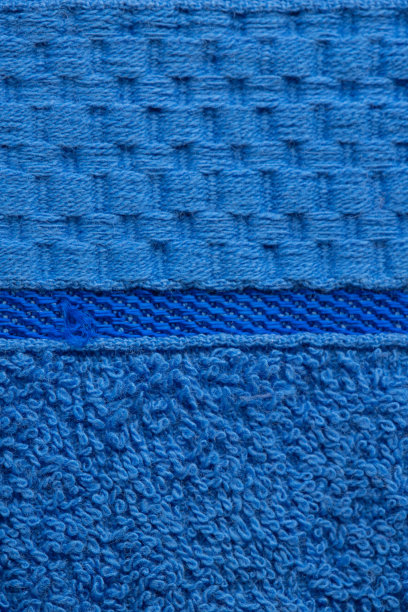 多色毛巾布浴巾，孤立在白色背景上图片下载