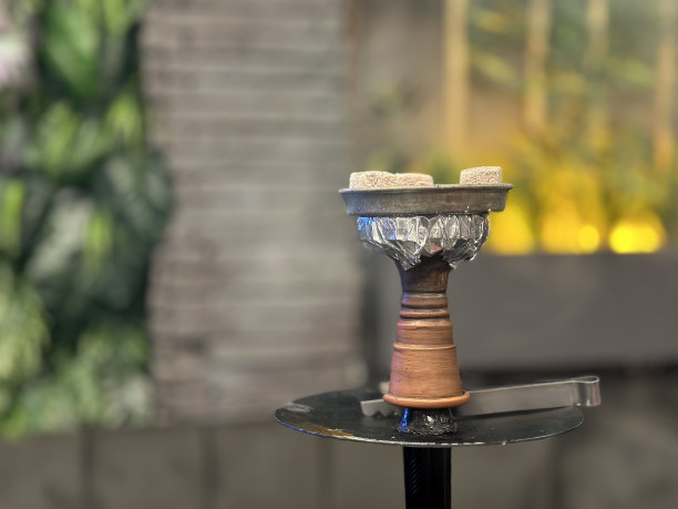 一碗水烟和热炭图片下载