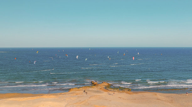 特内里费岛埃尔美达诺的风和风筝冲浪者的观点图片下载