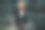 年轻女子在地下通道站摆姿势图片下载