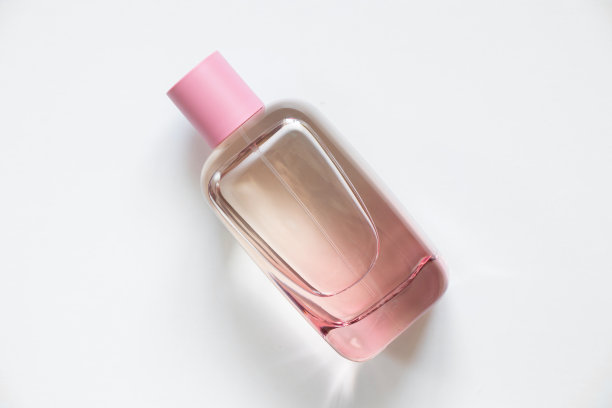 白色背景的女性香水瓶，香水图片下载