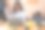 年轻的西班牙女孩业务工作者使用笔记本电脑在办公室工作图片下载