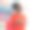 非裔美国女顾客在药店用智能手机自信地微笑图片下载