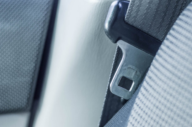 在高速公路上执行基本的行动来拯救生命图片下载