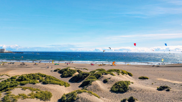 特内里费岛埃尔美达诺的风和风筝冲浪者的观点图片下载