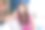 年轻的白人女子坐在家里的沙发上用智能手机聊天图片下载