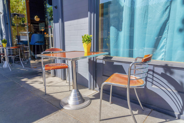 加利福尼亚州旧金山，餐厅外的餐桌图片下载