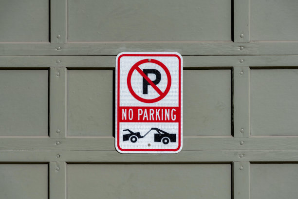 加利福尼亚州旧金山市禁止有拖车标志的停车标志图片下载