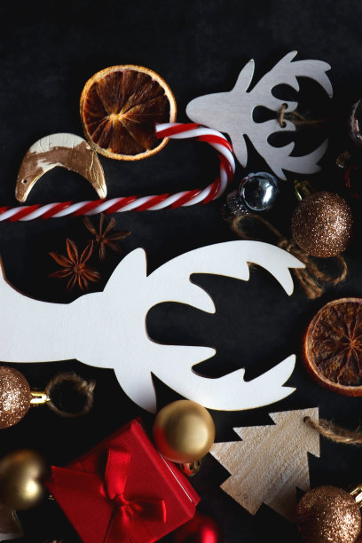 圣诞装饰，礼物和驯鹿图片下载