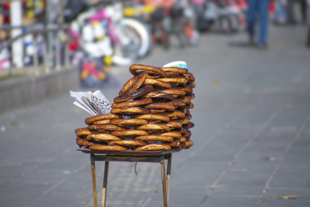 土耳其人行道上的百吉饼柜台图片下载