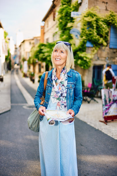 探索法国普罗旺斯圣雷米图片下载