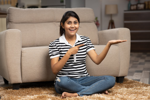 印度少女在家，照片图片下载