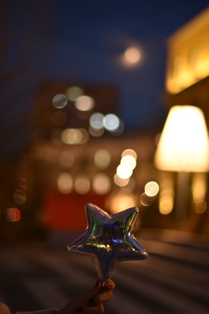 圣诞装饰物星星装饰散焦散景背景。圣诞背景贺卡概念。复制空间。图片下载