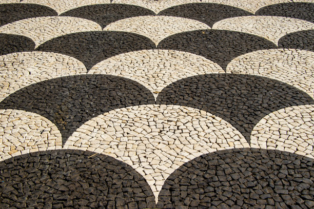 黑色和白色的铺路石图片下载