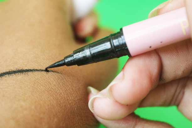 眼线笔线。图片下载