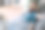 年轻女子在沙发上看书休息图片下载
