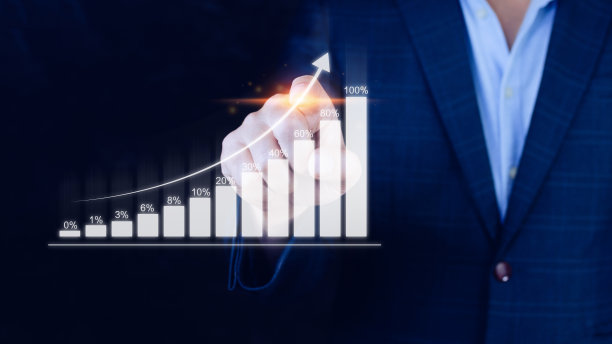 商人用手触摸代表利润增长的图表，财务符号出现图片下载