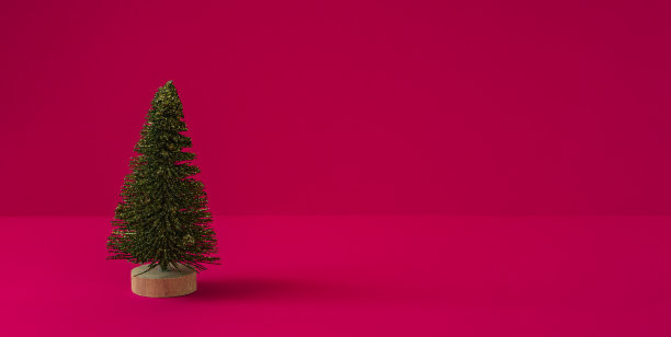 圣诞树简单的背景材料。圣诞树上的红色背景。图片下载