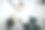 男理发师正在给客户理发图片下载