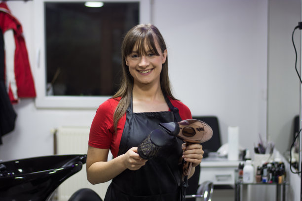 女人的理发师图片下载