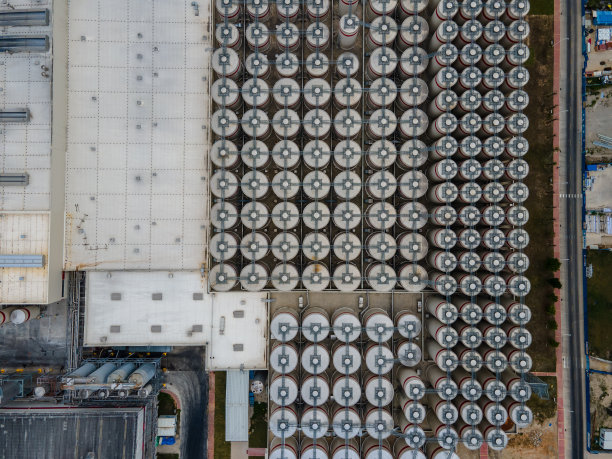 工业厂房液罐鸟瞰图图片下载