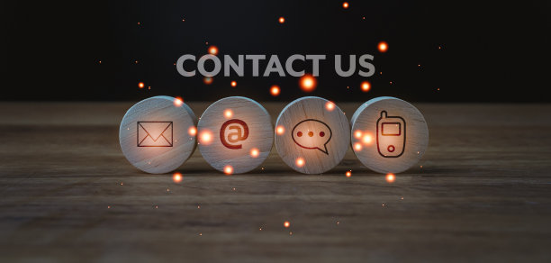 木球符号电话、邮件、地址、聊天、手机。网站页面联系我们或电子邮件营销概念。客户服务和信息电子邮件和网上签名的木材。图片下载