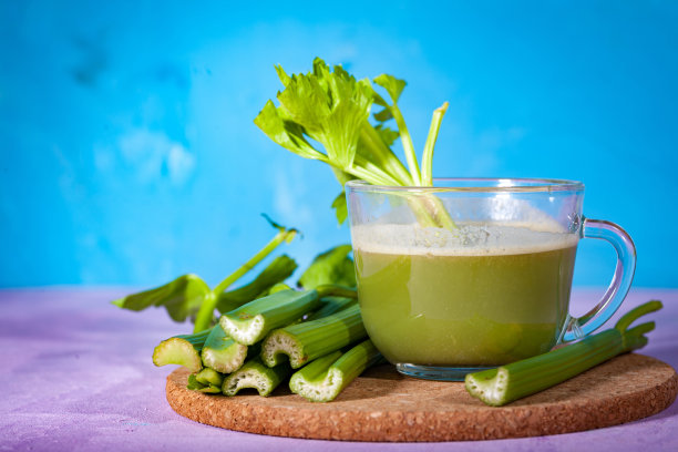 健康饮料，蔬菜汁，摄影棚拍摄图片下载