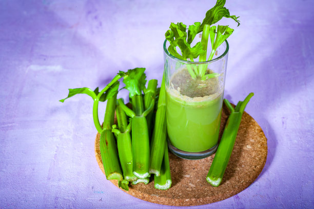 健康饮料，蔬菜汁，摄影棚拍摄图片下载