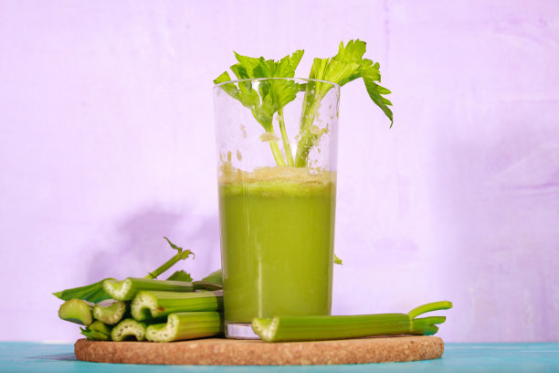 健康饮料，蔬菜汁，摄影棚拍摄图片下载