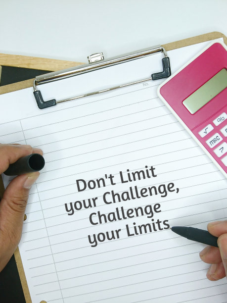 励志名言:不要限制你的挑战，挑战你的极限。图片下载