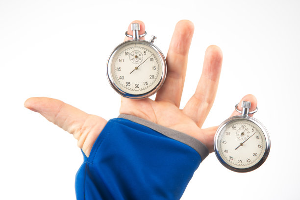 白色背景上的机械秒表。时间部分精度。测量速度间隔图片下载