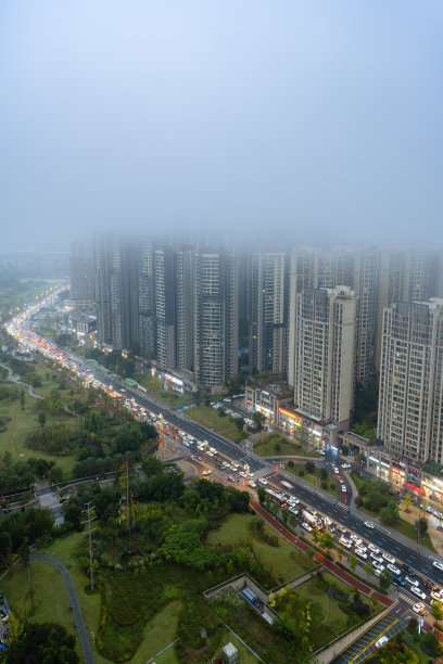 多雾的城市图片下载