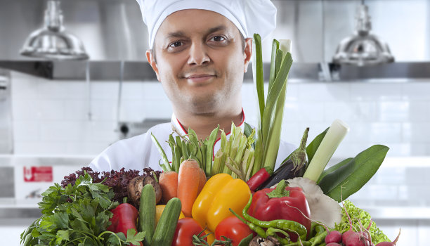 拿菜盒的厨师图片下载