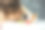 特写照片小女孩看，玩，喂养小斑点豚鼠坐在桌上蔬菜。吃饭时间到了图片下载
