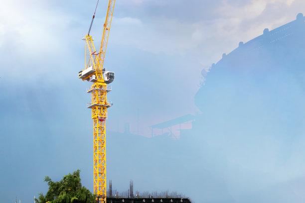 塔式起重机与阳光工地概念。如何创意建筑。图片下载