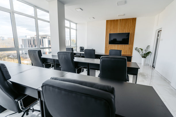 白天商务会议室空无一人图片下载