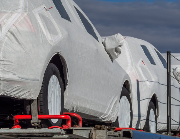 汽车火车上的新车图片下载