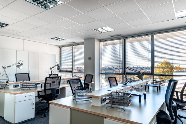 开放空间的办公室内部。共同办公的地方图片下载