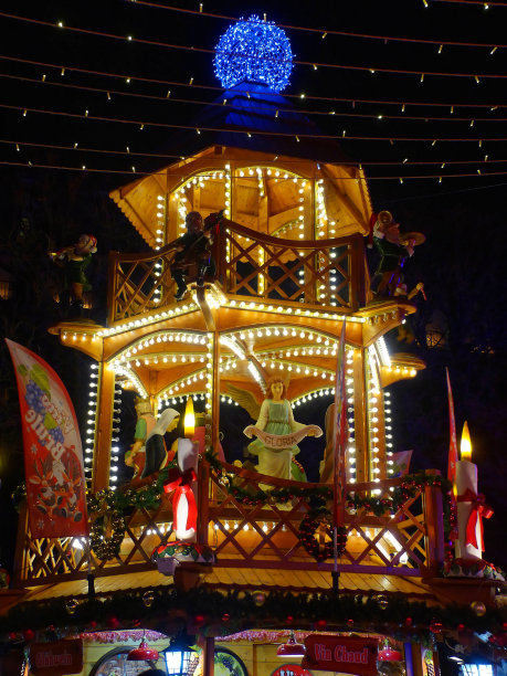 在节日期间参观美丽的法国巴黎图片下载