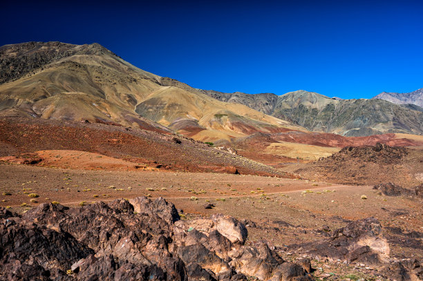 摩洛哥高阿特拉斯山脉的多彩风景。图片下载