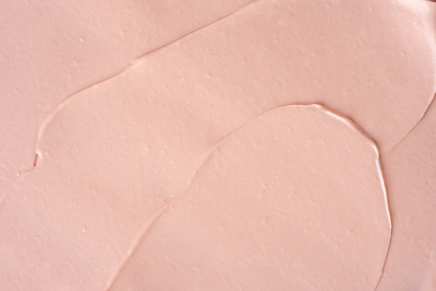 粉红色化妆品粘土模糊的背景。粉红色涂抹纹理背景。图片下载